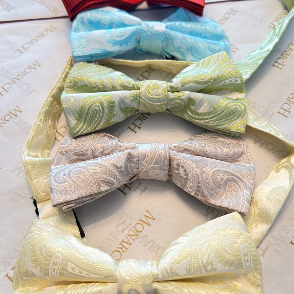 Monarch  Paisley Bow Tie